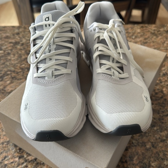 On Cloud Wide white/frost brand new shoe - Picture 3 of 5